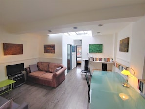 TV, fireplace, DVD player, stereo