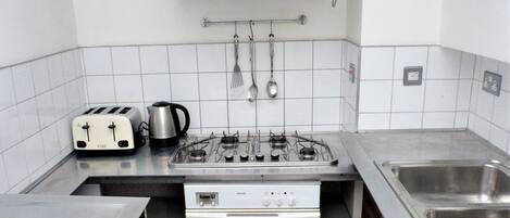 Refrigerador, microondas, horno y lavavajillas