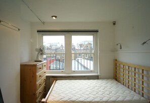 1 bedroom, iron/ironing board, WiFi, bed sheets - Stylish Soho Apartment Sleeps 4 (London)