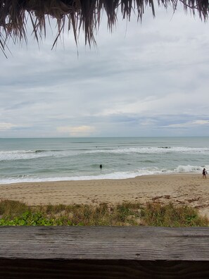 Beach nearby, sun-loungers, beach towels