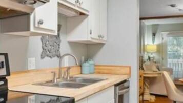 KylskÄp, mikrovÄgsugn, ugn och spishÀll