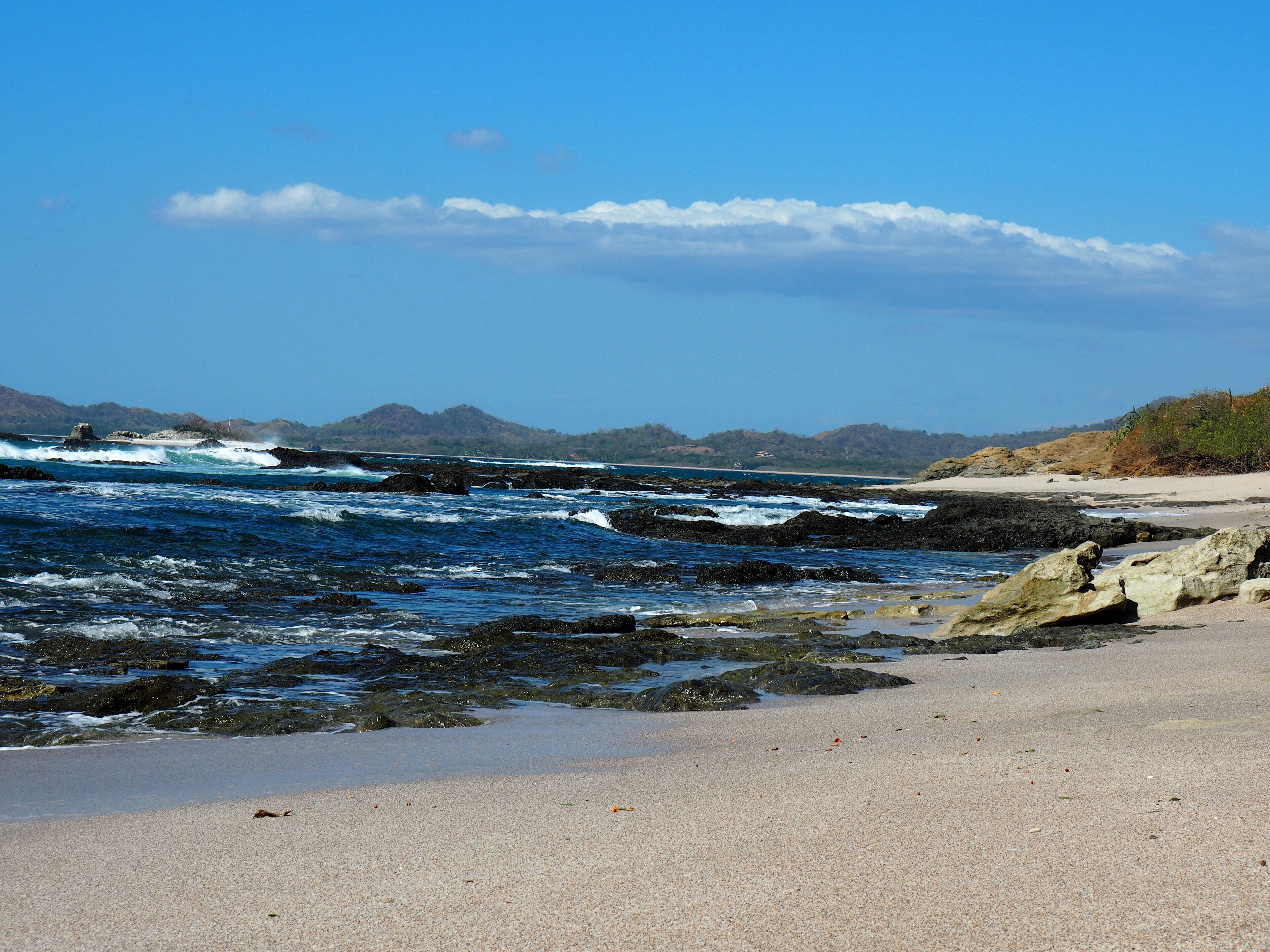 Plage, chaises longues, serviettes de plage