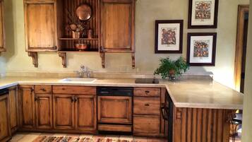 雪櫃、微波爐、焗爐、爐具