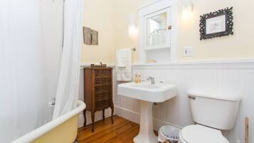Combined shower/tub, hair dryer, towels, soap