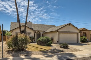 Exterior - Spring Training, Westgate, Football, & Nascar all close by (Glendale)