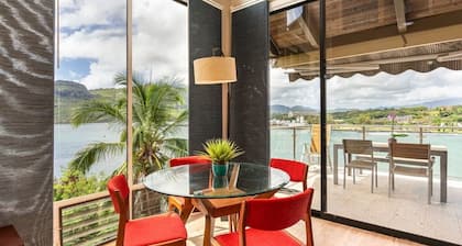PRIVATE Ocean Front Cottage Over Looking Beautiful Kalapaki Bay