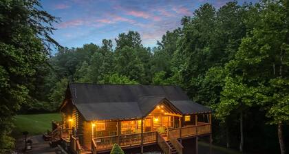 Cabina: bañera de hidromasaje, 2 chimeneas, sala de juegos, gran patio, Fire Pit & Lg Grill, Wifi gratuito