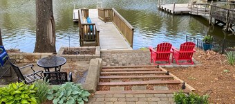 Newly Renovated 3BR, 2BA, pet friendly, with 3 kayaks, boat ramp nearby