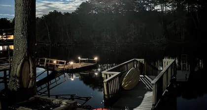 Newly Renovated 3BR, 2BA, pet friendly, with 3 kayaks, boat ramp nearby