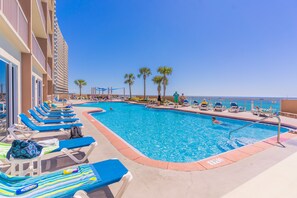 Lämmitetty uima-allas