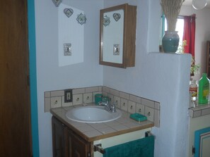 Combined shower/bathtub, hair dryer, towels, soap