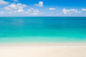 Am Strand, Liegestühle, Strandtücher