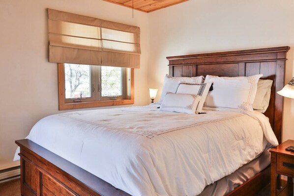 2 soverom, strykejern/-brett, reiseseng for barn og wi-fi