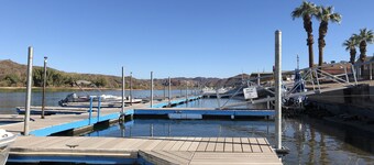 Private Marina, Docks, Close to Golf Course, Restaurants.