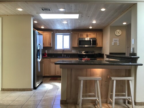 Private Marina, Docks, Close to Golf Course, Restaurants.