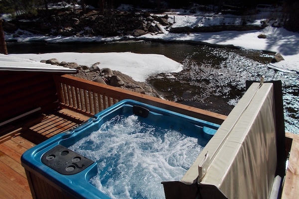 Banyera d'hidromassatge a l'aire lliure