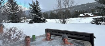 The BEST Deal!!  Spacious Well Appointed Condo with Private Hot Tub