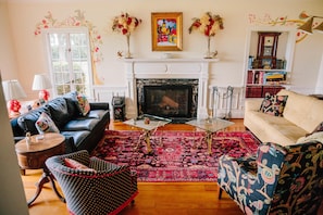 TV, fireplace, DVD player, ping pong -  Spacious Home, Private Pool, Tennis Court, Lake, Minutes From Town and Shopping (Staunton)