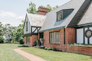 Exterior -  Spacious Home, Private Pool, Tennis Court, Lake, Minutes From Town and Shopping (Staunton)