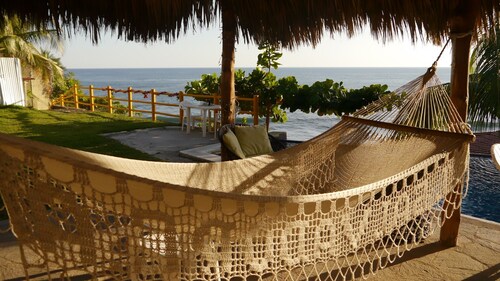 Small Hideaway on a Romantic small Private Beach with Exquisite Views.