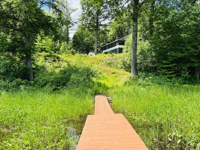 Lakefront Cottage on the south shore of Lake Memphremagog