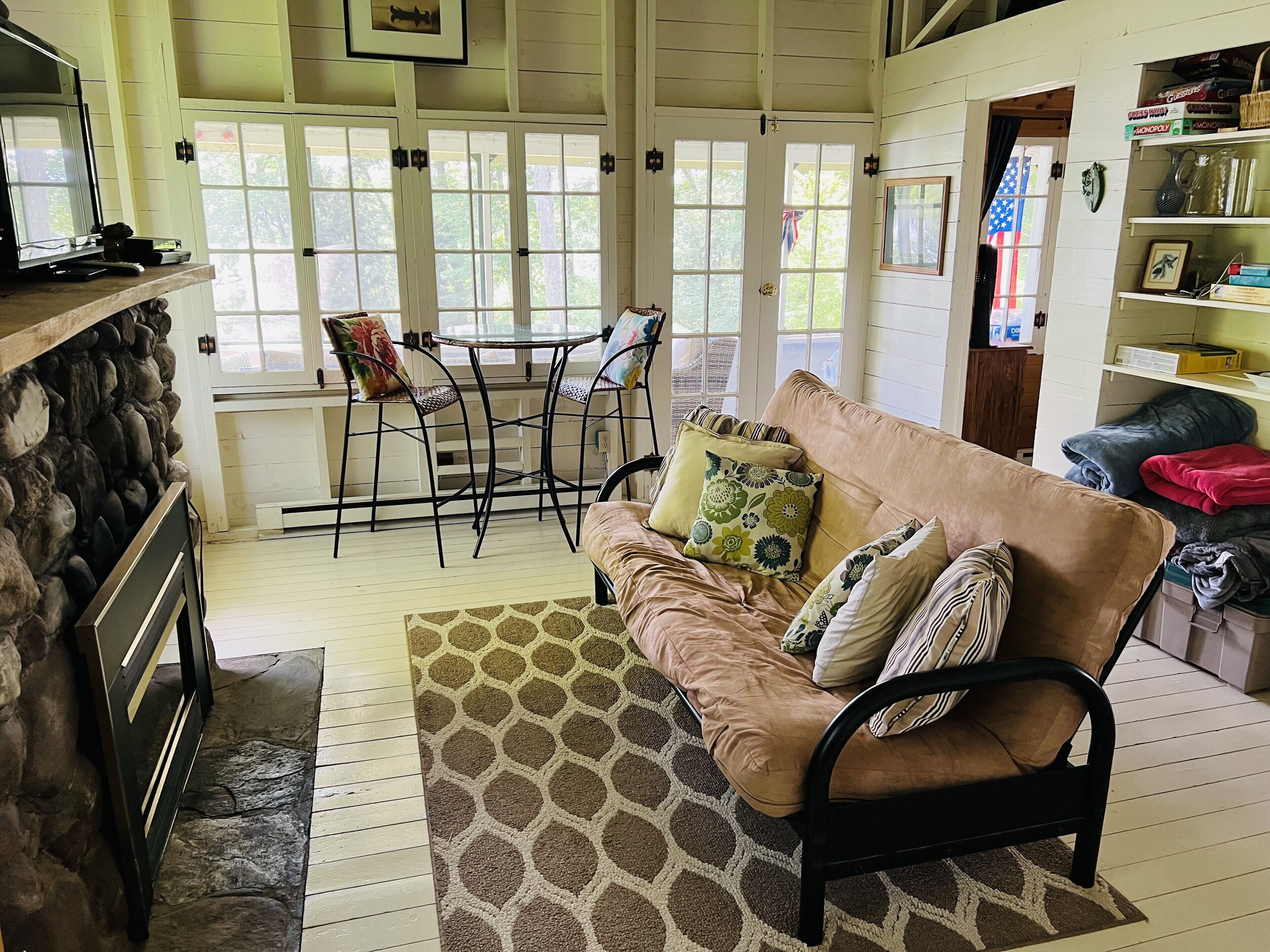 TV connectée, cheminée, lecteur de DVD