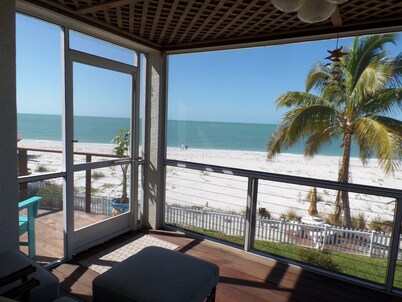 Private beach oasis -- 2-minute walk to the ocean! w/ Golf Cart & Club Access