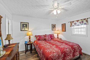 3 bedrooms, iron/ironing board, WiFi, bed sheets