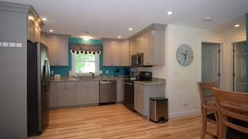 KylskÄp, mikrovÄgsugn, ugn och spishÀll