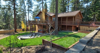 Spacious Family Home: Solar and EV Charging: Adjacent to Endless Forest