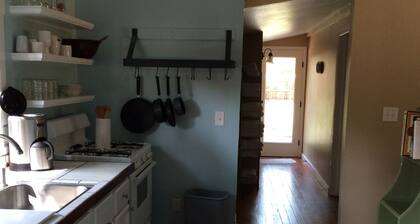 Cozy, Quaint, And Convenient Old Town Cottage