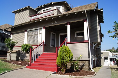 Bellamente renovado propiedad victoriana en pendiente sobre el centro de San Diego.