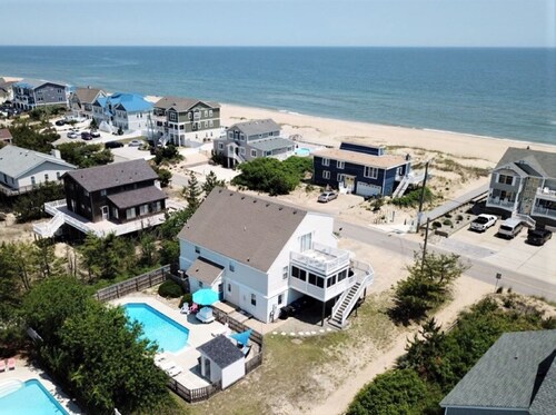 Just steps to the beach! Great ocean views! 8bdrm, 6bath private pool! 