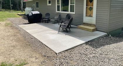 Minuutin päässä Ellicottvillen sydämestä! Kaunis 4 makuuhuone, vuodepaikkoja 10.