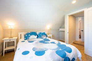 3 chambres, fer et planche à repasser, lit de bébé portatif