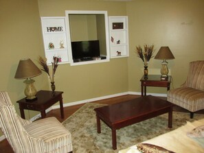 Interior - Home With View of Columbia Cityscape (Gaston)