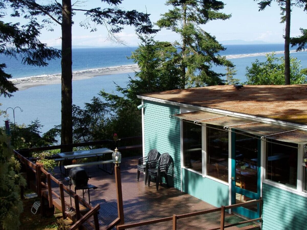 10,000 Waves - Waterfront cabin with spectacular views