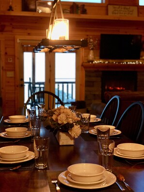 Dining - Large, Stunning Cabin with Breathtaking View of Piedmont, Pilot Mountain (Hillsville)