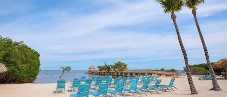 Beach nearby, sun loungers, beach towels