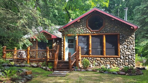 On a 3200 acre lake with 400 ft of  frontage. Great fishing kayaking boating fun