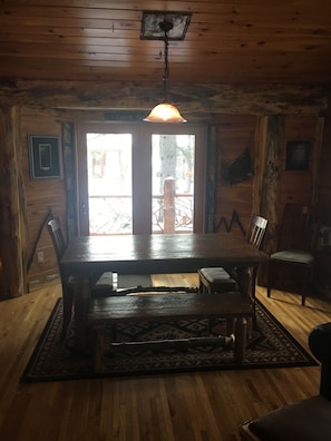 Dining - On a 3200 acre lake with 400 ft of  frontage. Great fishing kayaking boating fun (Cable)