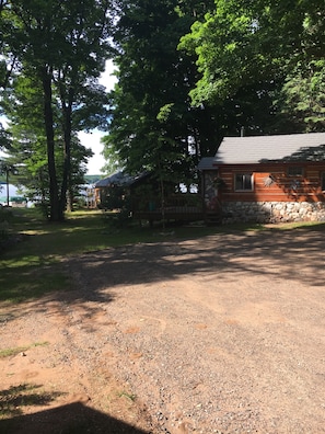 Property grounds - On a 3200 acre lake with 400 ft of  frontage. Great fishing kayaking boating fun (Cable)