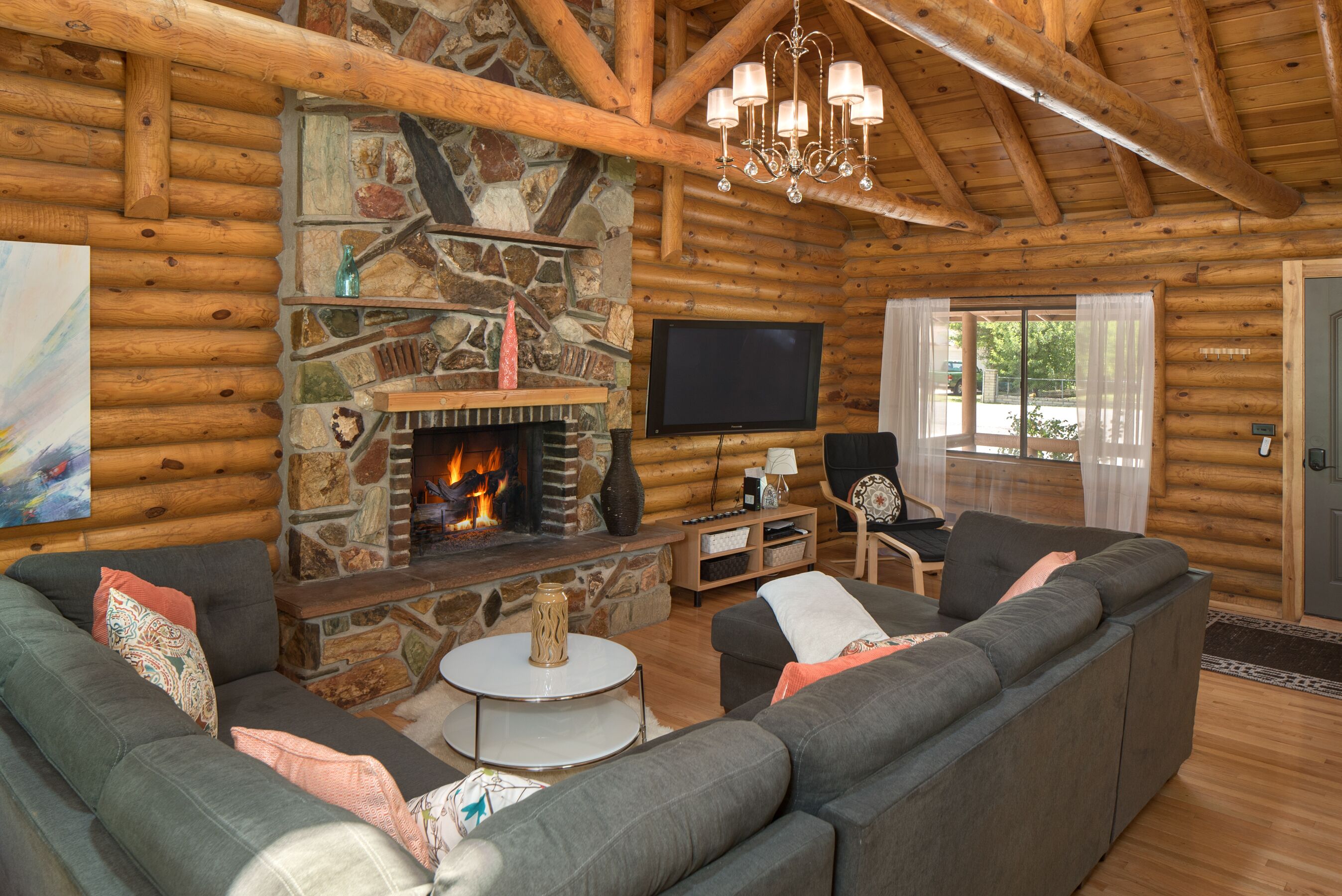 Televisio, takka, DVD-soitin