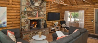 Log Cabin 20 min from Sedona