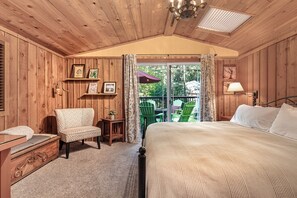 3 habitaciones, tabla de planchar con plancha y cuna de viaje 