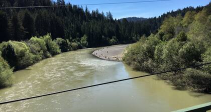 Upscale Cabin with 2 Master Bedrooms on creek with fireplace. Dog friendly.