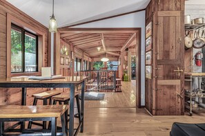 Dining - Upscale Redwood Cabin on Creek - 2 Master Bedrooms, Fireplace - New Hot Tub. (Guerneville)