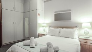 2 bedrooms, bed sheets - DA GAMA 202 (Cape Town)