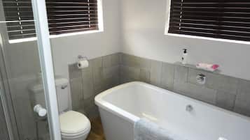 Villa Deluxe | Salle de bain | Articles de toilette gratuits, sĂšche-cheveux