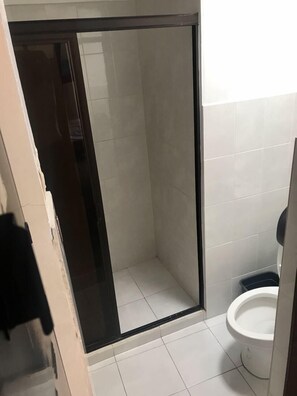 Camera Standard, bagno privato (amarillo) | Bagno | Doccia, asciugamani